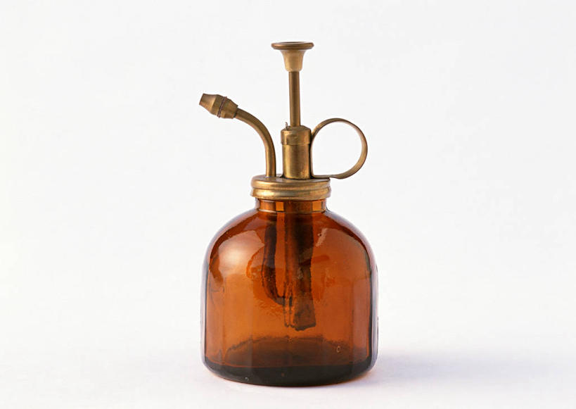 无人,横图,室内,特写,白天,白色背景,正面,静物,阴影,反射,影子,褐色,一个,瓶子,塑料制品,塑料瓶,摄影,影棚,单个,喷雾瓶,彩图,影棚拍摄,拍摄,喷瓶