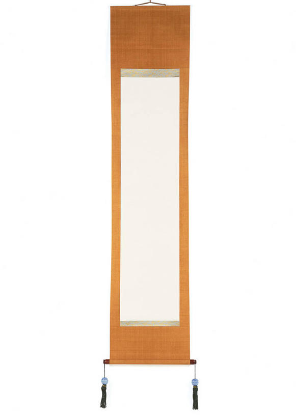 无人,竖图,室内,特写,白天,白色背景,正面,静物,相框,艺术,装饰,方形,书法,纸,文化,黄色,白色,框架,摄影,影棚,华丽,修饰,卷轴,点缀,毛笔字,宣纸,衬托,美观,雅致,雅观,纸寿千年,纸中之王,泾县纸,彩图,影棚拍摄,拍摄,中国书法,带轴,轴杆