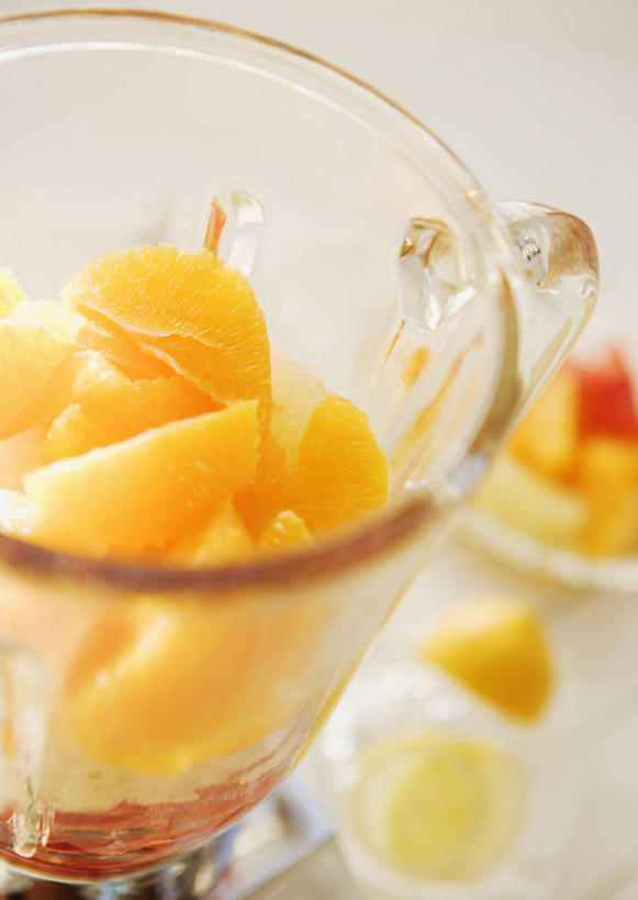 无人,竖图,俯视,室内,特写,白天,柠檬,餐具,水果,一堆,许多,切开,阴影,堆叠,堆积,朦胧,模糊,新鲜,反射,电器,碟子,工具,盘,影子,生食,食品,果实,设备,榨汁机,葡萄柚,食物,盘子,碟,西柚,搅拌,切,有机食品,绿色食品,堆,研磨,切割,家电,家用电器,剖面,榨汁,切面,朱栾,益母果,柠果,彩图,高角度拍摄