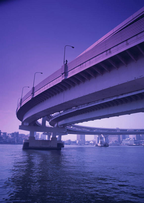 无人,竖图,室外,白天,仰视,旅游,度假,海浪,海洋,日落,标志建筑,道路,地标,建筑,路,公路,东京,日本,亚洲,浪花,晚霞,霞光,落日,高架,彩虹大桥,交通,娱乐,建设,海水,黄昏,享受,休闲,旅游胜地,彩霞,放松,高架桥,海景,东亚,高架道路,跨线桥,本州,关东地方,本州岛,日本国,东京都,日本彩虹大桥,港未来21区,夕照,薄暮,大海,风浪,海,海水的波动,近岸浪,涌浪,夕阳,彩图,低角度拍摄,傍晚,斜阳