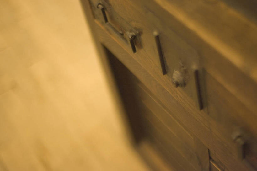 无人,横图,俯视,室内,特写,白天,静物,阴影,朦胧,模糊,反射,木制,影子,收纳盒,盒子,一个,木制品,容器,单个,储藏,储存,彩图,高角度拍摄,古董盒,贮存