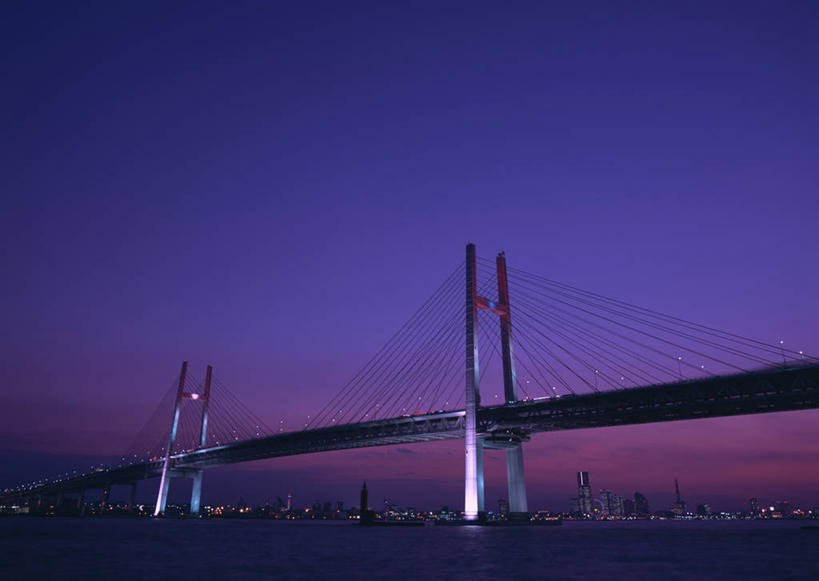 无人,栏杆,横图,室外,白天,仰视,旅游,度假,日落,标志建筑,大桥,道路,地标,建筑,立交桥,路,桥梁,公路,神奈川,日本,亚洲,晚霞,霞光,落日,高架,围栏,斜拉桥,桥,交通,横滨,横滨市,神奈川县,娱乐,横滨海湾大桥,建设,护栏,黄昏,享受,休闲,旅游胜地,彩霞,放松,高架桥,东亚,高架道路,跨线桥,本州,首府,海湾大桥,关东地方,本州岛,日本国,夕照,薄暮,夕阳,彩图,低角度拍摄,傍晚,斜阳