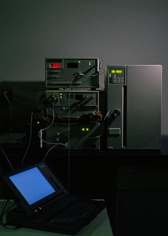 无人,竖图,室内,白天,正面,机器,零件,研发,仪器,电路,关闭,阴影,研究,反射,科学,影子,实验室,研究室,开关,按钮,打开,机械,科研,开启,化验,检验,试验室,闭合,彩图,验