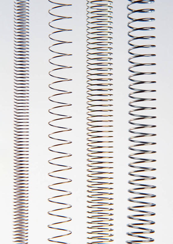 无人,竖图,室内,特写,白天,白色背景,正面,纯洁,零件,静物,一排,整齐,弹簧,螺旋,银色,排列,四个,拉伸,摄影,信仰,影棚,变形,队列,高贵,弹性,雅致,弹力,彩图,影棚拍摄,拍摄,弹鐄