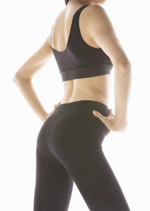 东方人,一个人,站,竖图,室内,白天,白色背景,侧面,亚洲,仅一个年轻女性,仅一个女性,仅一个人,服装,背心,黄种人,手叉腰,衣服,黑色,叉腰,站着,摄影,服饰,影棚,双手叉腰,衣着,穿着,衣饰,露脐装,年轻女性,女人,女性,亚洲人,站立,半身,彩图,影棚拍摄,拍摄