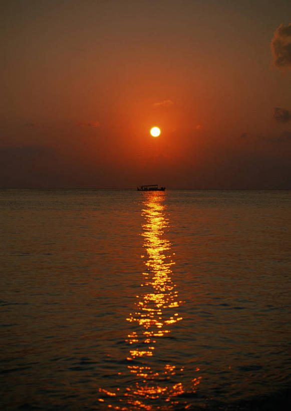 无人,竖图,室外,白天,正面,旅游,度假,海浪,海洋,美景,日落,沙滩,马尔代夫,亚洲,沙子,海岸,景观,浪花,水平线,晚霞,霞光,落日,辽阔,海平线,沙地,娱乐,自然,海水,黄昏,享受,休闲,广阔,景色,彩霞,放松,一望无际,自然风光,南亚,海景,马尔代夫共和国,无边无际,一马平川,夕照,大海,风浪,海,海水的波动,海滩,近岸浪,涌浪,夕阳,彩图,索尼娃姬莉酒店,水天相接,水天一线,斜阳