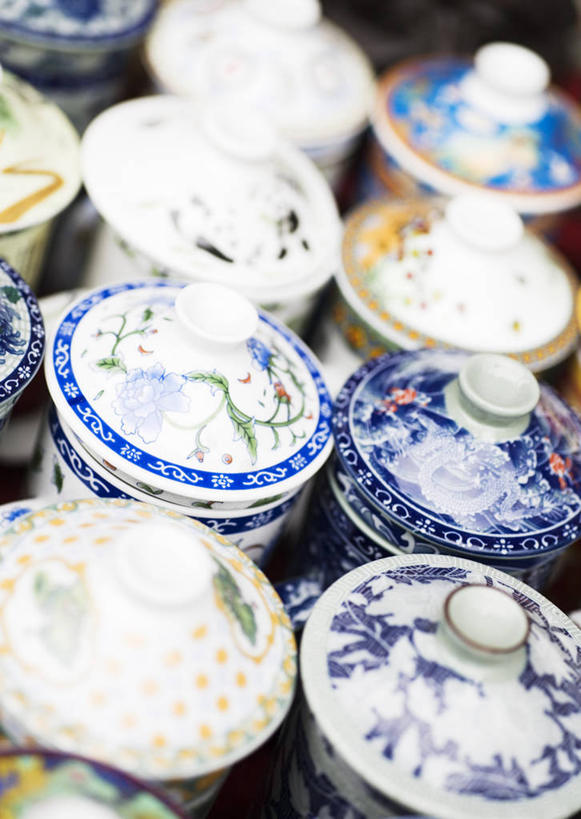 无人,竖图,俯视,室内,特写,白天,烹饪,中餐,一堆,许多,堆叠,堆积,朦胧,模糊,陶瓷,红烧,料理,食品,陶瓷制品,很多,猪手,猪蹄,猪爪,菜肴,美食,食物,红色,容器,碗,中式,佳肴,储藏,堆,储存,猪脚,红烧菜,彩图,高角度拍摄,红烧猪蹄,贮存