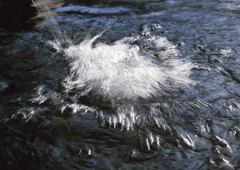 无人,横图,俯视,室外,特写,白天,旅游,度假,河流,美景,瀑布,水,日本,亚洲,阴影,飞溅,朦胧,模糊,溅,光线,液体,影子,河水,景观,水滴,水流,娱乐,水珠,阳光,自然,享受,休闲,景色,放松,喷洒,自然风光,东亚,本州,本州岛,日本国,中部地方,新潟,新潟县,跌水,彩图,高角度拍摄,南鱼沼郡