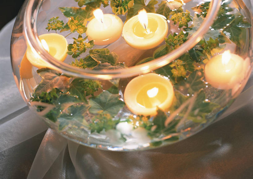 无人,横图,俯视,室内,特写,白天,快乐,水,植物,桌面,桌子,蜡烛,叶子,玻璃,阴影,庆祝,光线,木制,布料,火焰,纹理,液体,影子,烛光,水滴,长春藤,常春藤,绿叶,羽衣草,草药,药草,结婚,燃烧,布纹,中药,玻璃制品,桌布,一个,绿色,餐巾,木制品,容器,台布,碗,点燃,喜庆,嫩叶,单个,纪念,储藏,储存,药材,中草药,中药材,本草,肌理,永恒,不朽,忠实,洋常春藤,斗篷草,叶,叶片,叶脉,彩图,高角度拍摄,高兴,贮存,常青藤