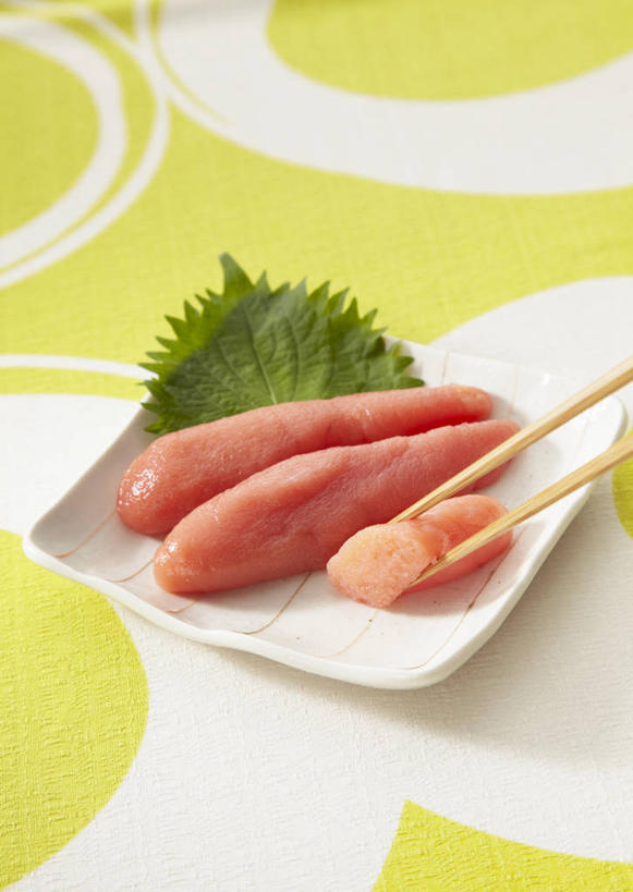 无人,餐厅,竖图,俯视,室内,特写,白天,烹饪,餐桌,桌子,餐具,叶子,三块,新鲜,装饰,碟子,盘,鱼卵,日本料理,料理,食品,绿叶,鱼籽,菜肴,美食,桌布,食物,红色,盘子,碟,日式料理,日式,嫩叶,佳肴,餐台,配菜,叶,叶片,进餐用具,烹调用具,彩图,高角度拍摄,餐馆,饭店,饭馆,鳕鱼子