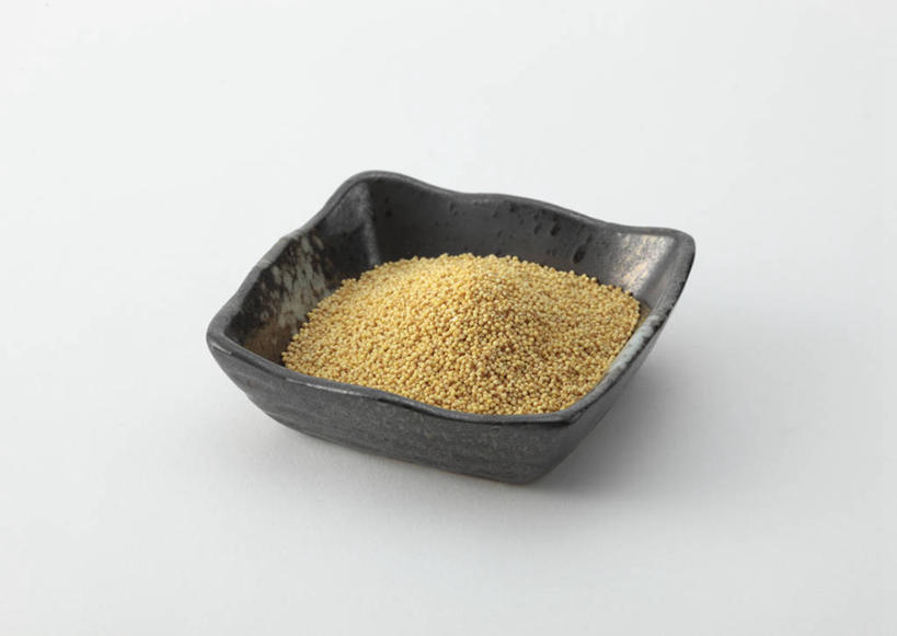 无人,横图,俯视,室内,特写,白天,白色背景,一堆,许多,阴影,堆叠,堆积,反射,影子,陶瓷,谷物,陶瓷制品,一个,黄色,黑色,容器,碗,粟米,摄影,影棚,单个,储藏,堆,储存,小米,谷子,粟,粢米,彩图,高角度拍摄,影棚拍摄,拍摄,贮存