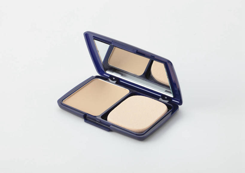 无人,横图,俯视,室内,特写,白天,白色背景,镜子,静物,阴影,反射,粉饼,影子,一个,化妆品,摄影,影棚,单个,修饰,镜像,护肤品,化妆用品,镜面,护肤用品,遮盖,吸脂,彩图,高角度拍摄,影棚拍摄,拍摄,防晒