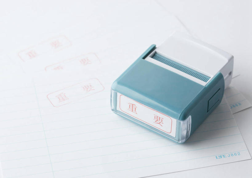 无人,横图,俯视,室内,特写,白天,白色背景,静物,两张,阴影,反射,影子,纸,办公用品,稿纸,信纸,纸张,文具,便签纸,摄影,影棚,印章,办公设备,文具用品,签署,文化工具,鉴定,彩图,高角度拍摄,影棚拍摄,拍摄,速写纸,文稿纸,演算纸