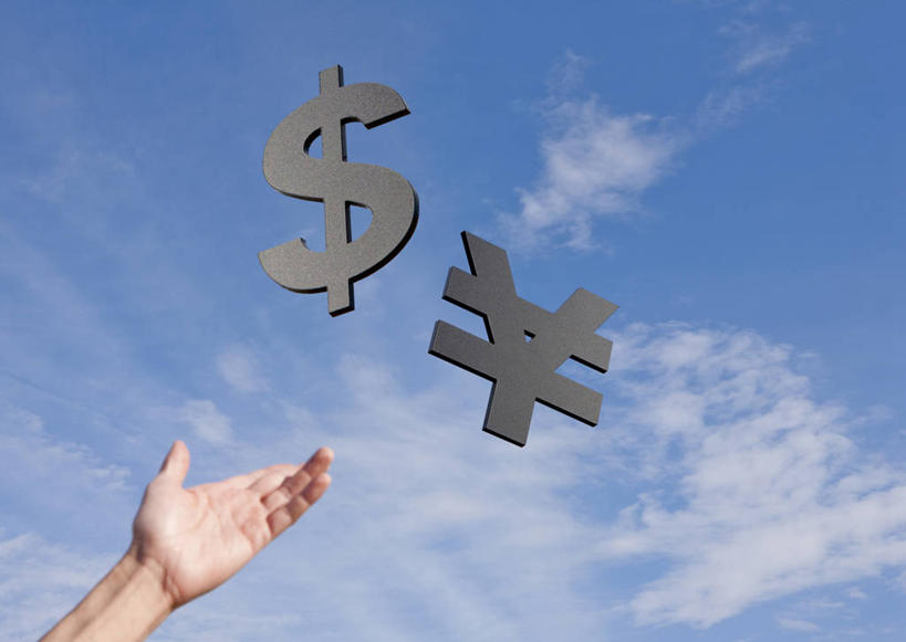 东方人,手,一个人,无人,举,横图,室内,特写,白天,正面,钱,美元,数码,科技,亚洲,仅一个男性,仅一个人,阴影,网络,标志,钱币,文字,云,云朵,高光,几何,计算机图形,美金,合成,云彩,黄种人,标识,仅一个年轻男性,蓝色,白云,蓝天,天空,天,托,手部,金融,经济,晴朗,单手,电脑合成图,数码合成图,合成图,美圆,流通,贸易,写实,具体,具象,货币,美元符号,现金,男人,男性,年轻男性,亚洲人,晴空,举起,举手,举着,向上举,向上伸,向上托,半身,彩图,日元符号