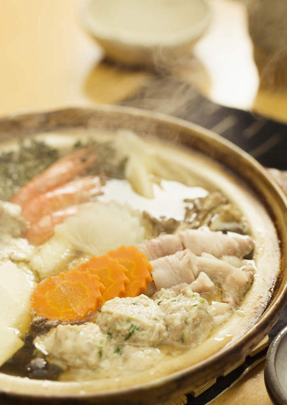 无人,竖图,俯视,室内,特写,白天,烹饪,餐桌,桌子,萝卜,胡萝卜,蔬菜,阴影,朦胧,模糊,新鲜,反射,影子,陶瓷,肉,日本料理,牛肉,料理,食品,陶瓷制品,菜肴,美食,肉类,食物,容器,碗,日式料理,日式,佳肴,有机食品,绿色食品,餐台,储藏,储存,肉食,寿喜锅,红萝卜,甘荀,彩图,高角度拍摄,牛肉火锅,贮存