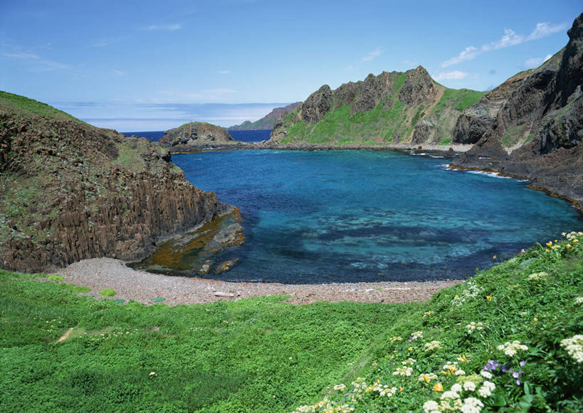 无人,横图,室外,白天,正面,旅游,度假,草地,草坪,海浪,海洋,花海,花圃,石头,美景,山,山脉,树林,植物,叶子,北海道,日本,亚洲,阴影,盛开,光线,石子,影子,景观,浪花,山顶,山峰,云,云朵,山峦,花蕾,云彩,娱乐,草,花,花瓣,花朵,花卉,鲜花,树,树木,蓝色,绿色,白云,蓝天,天空,阳光,自然,海水,花丛,花束,花田,群山,天,花苞,花蕊,享受,休闲,景色,放松,生长,晴朗,成长,自然风光,海景,东亚,沉积岩,日本国,北海道地方,北海道岛,颠峰,极峰,水成岩,大海,风浪,海,海水的波动,近岸浪,石块,岩石,涌浪,晴空,彩图,振兴局,礼文岛,礼文郡,礼文町,宗谷综合振兴局