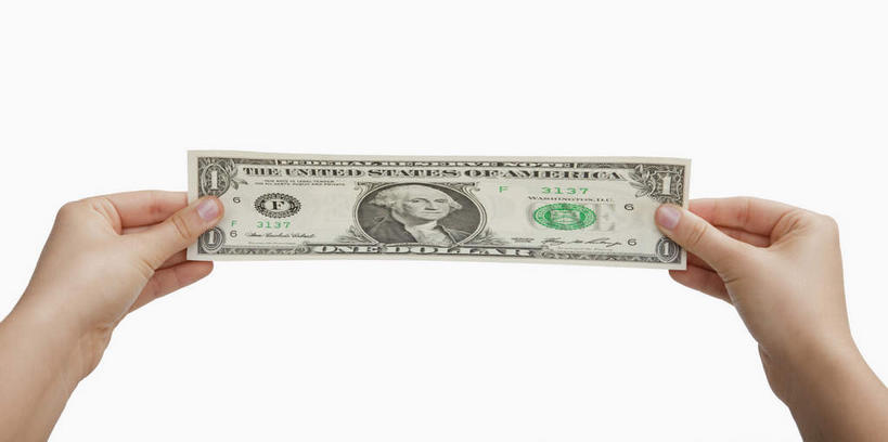 西方人,手,一个人,横图,室内,特写,白天,白色背景,正面,钱,美元,欧洲,欧洲人,双手,仅一个年轻女性,仅一个女性,仅一个人,一张,握,英文,标志,钱币,数字,文字,字符,字母,美金,拿,拿着,标识,手部,握着,钞票,金融,纸币,摄影,阿拉伯数字,影棚,经济,英文字母,美圆,流通,纸钞,贸易,货币,现金,年轻女性,女人,女性,白种人,半身,彩图,影棚拍摄,拍摄