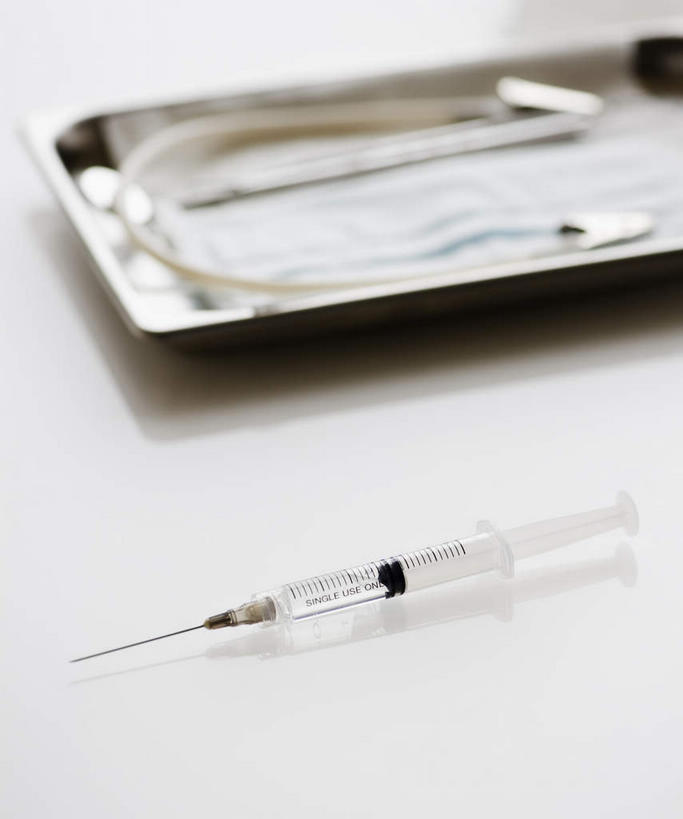 无人,竖图,俯视,室内,特写,白天,白色背景,静物,阴影,锐利,反射,碟子,盘,影子,一个,盘子,听诊器,碟,针管,针筒,注射,摄影,影棚,单个,医疗,医疗设备,锋利,注射器,尖锐,医疗器械,医疗工具,尖利,犀利,厉害,检测工具,彩图,高角度拍摄,影棚拍摄,拍摄