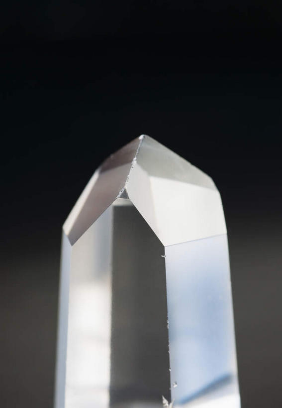 无人,竖图,室内,特写,白天,正面,静物,阴影,黑色背景,反射,纹路,矿石,纹理,影子,一个,晶体,摄影,影棚,单个,坚硬,肌理,石英,坚固,矿物质,二氧化硅,彩图,影棚拍摄,拍摄