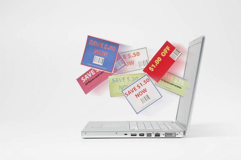 无人,横图,室内,特写,白天,白色背景,正面,电脑,笔记本电脑,电子,桌子,静物,许多,阴影,朦胧,模糊,反射,网络,信息,英文,标签,标志,符号,数字,文字,影子,字符,字母,办公桌,很多,通讯设备,标识,摄影,阿拉伯数字,影棚,英文字母,一台,条形码,无线,编码,通信设备,无线网络,条码,无线上网,便携式电脑,折扣,手提电脑,彩图,影棚拍摄,拍摄,商业,优惠,优惠券,优待券,券