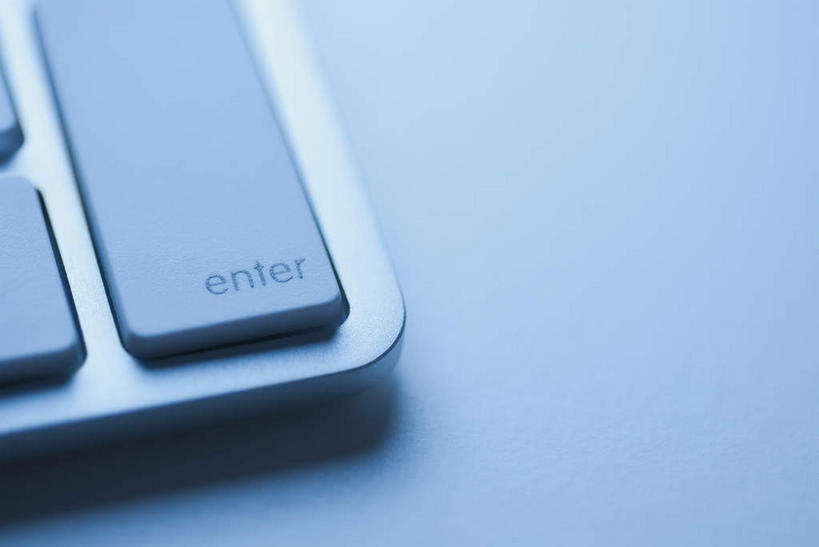 无人,横图,俯视,室内,特写,白天,键盘,静物,一排,许多,阴影,蓝色背景,朦胧,模糊,整齐,反射,英文,标志,文字,影子,字符,字母,输入设备,通讯设备,标识,排列,摄影,影棚,英文字母,队列,通信设备,确认,回车,回车键,换行,执行,彩图,高角度拍摄,影棚拍摄,拍摄