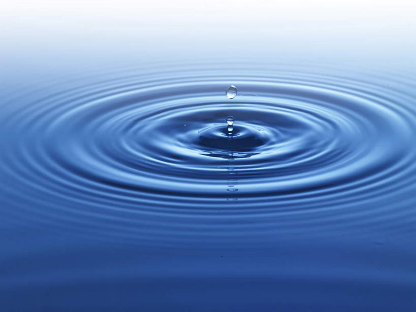 无人,横图,俯视,室内,特写,白天,水,阴影,波纹,透明,反射,液体,影子,水滴,涟漪,滴落,蓝色,水纹,波浪,摄影,影棚,水晕,通明,彩图,高角度拍摄,影棚拍摄,拍摄