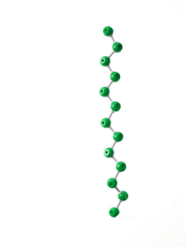 无人,竖图,室内,特写,白天,白色背景,正面,静物,一排,许多,阴影,整齐,反射,影子,排列,绿色,模型,摄影,影棚,分子结构,队列,分子几何,分子立体结构,分子形状,彩图,影棚拍摄,拍摄