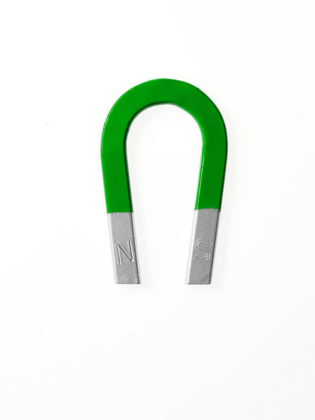 无人,竖图,室内,特写,白天,白色背景,正面,静物,阴影,反射,磁铁,影子,一个,绿色,摄影,影棚,单个,吸铁石,磁场,彩图,影棚拍摄,拍摄