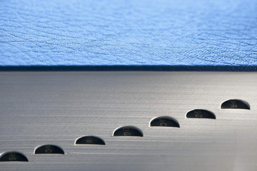 无人,竖图,俯视,室内,特写,白天,静物,书籍,一本,黑色背景,工具,摄影,影棚,词典,辞典,工具书,书,图书,彩图,高角度拍摄,影棚拍摄,拍摄