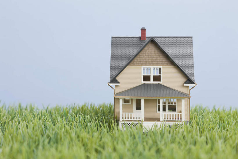 无人,家,横图,室内,特写,白天,正面,草地,草坪,植物,一座,阴影,蓝色背景,朦胧,模糊,立体,反射,空间,影子,房屋,屋子,公寓,洋房,楼房,住宅,草,绿色,模型,规划,摄影,影棚,直观,建筑模型,建筑设计,设计,彩图,影棚拍摄,拍摄,房子