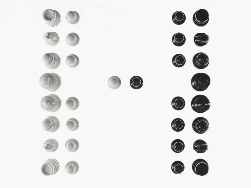 无人,横图,俯视,室内,特写,白天,白色背景,游戏,快乐,比赛,竞争,马,静物,一排,阴影,整齐,反射,影子,城堡,玩,娱乐,骑士,车,排列,白色,黑色,象棋,休闲,棋子,棋盘,国际象棋,益智,摄影,影棚,活动,国王,队列,对立,发泄,消遣,智力,皇后,坚持,宣泄,对峙,玩耍,嬉戏,彩图,高角度拍摄,影棚拍摄,拍摄,兵,后,近卫军,王