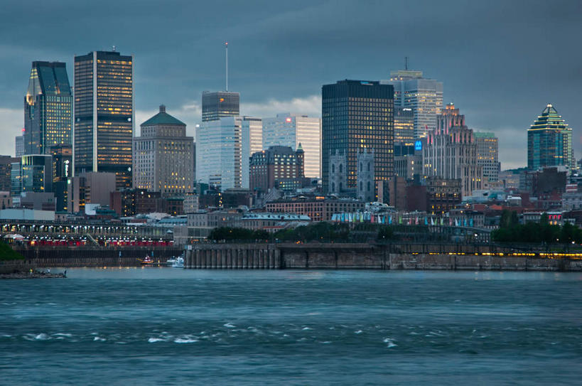 无人,高楼大厦,横图,室外,白天,正面,度假,海浪,海洋,美景,日落,城市风光,标志建筑,城市,大厦,地标,建筑,摩天大楼,加拿大,景观,浪花,晚霞,霞光,落日,建筑群,娱乐,建设,海水,黄昏,享受,休闲,景色,彩霞,放松,北美,北美洲,美洲,海景,北亚美利加洲,亚美利加洲,魁北克省,蒙特利尔,蒙特利尔市,蒙特娄,圣人之城,夕照,大海,风浪,海,海水的波动,近岸浪,涌浪,夕阳,彩图,大楼,高层建筑,高楼,摩天楼,斜阳