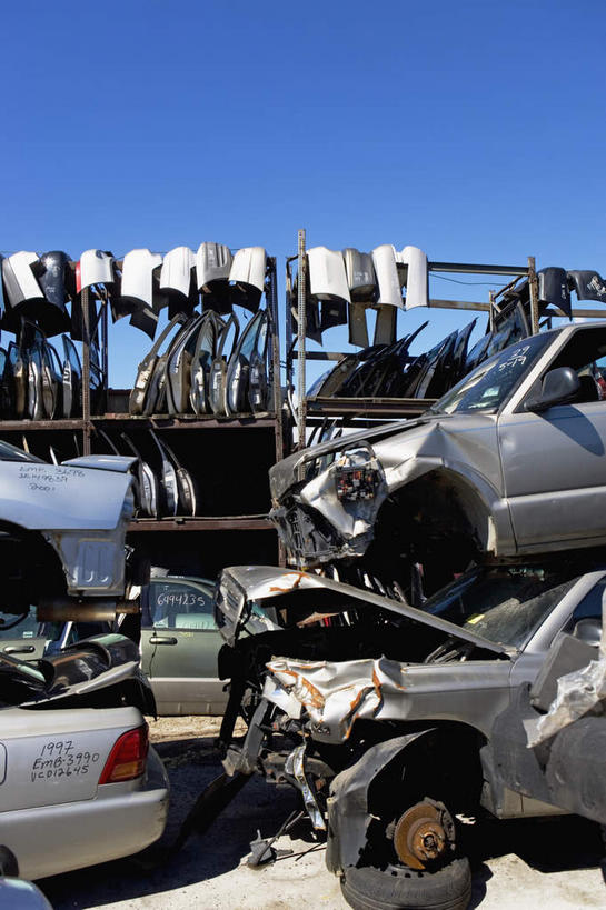 无人,竖图,室外,白天,正面,度假,美景,城市风光,城市,汽车,纽约,美国,一堆,许多,阴影,堆叠,堆积,光线,影子,景观,破坏,娱乐,破损,车,蓝色,蓝天,天空,阳光,交通工具,轿车,天,享受,休闲,景色,放松,晴朗,堆,损坏,北美,北美洲,载具,美洲,纽约州,万里无云,帝国之州,帝国州,北亚美利加洲,亚美利加洲,晴空,晴空万里,彩图,报废汽车厂,报废汽车场,废旧汽车厂,废旧汽车场,汽车厂,汽车场