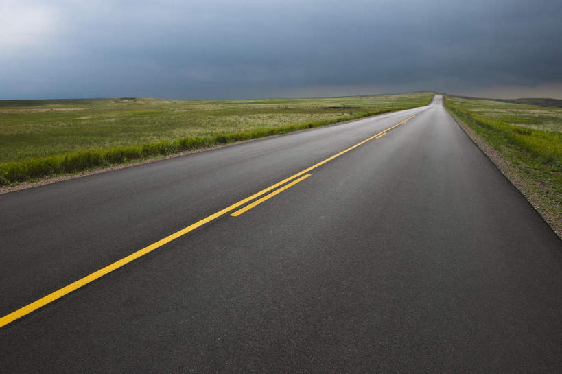 无人,公园,横图,室外,白天,正面,消失点,旅游,度假,草地,草坪,美景,植物,道路,路,公路,美国,景观,乌云,云,阴天,云朵,分界线,停车线,交通,云彩,娱乐,草,绿色,天空,自然,天,享受,休闲,景色,放松,车行道,车行道分界线,北美,北美洲,国家公园,昏暗,阴沉,自然风光,标线,美洲,南达科他州,车行线,北亚美利加洲,亚美利加洲,南达科他,草狼之州,晴朗之州,恶土国家公园,恶地国家公园,马路,彩图