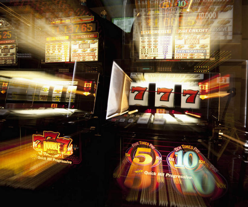 无人,横图,室内,特写,白天,正面,游戏,赌博,贪欲,竞争,阴影,朦胧,模糊,光线,标志,数字,文字,影子,字符,灯光,玩,娱乐,标识,刺激,休闲,赌场,阿拉伯数字,活动,发泄,消遣,智力,赌博机,赌具,老虎机,博彩,投机,侥幸,欲望,宣泄,柏青嫂,玩耍,嬉戏,彩图,胜负,输赢,娱乐场