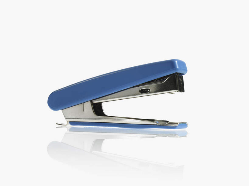 无人,横图,室内,特写,白天,白色背景,正面,静物,连接,阴影,组合,反射,影子,办公用品,订书机,一个,蓝色,摄影,影棚,单个,链接,装订,拼接,杠杆,拼凑,订书器,拼合,凑集,聚合,撮合,链结,缝合,彩图,影棚拍摄,拍摄