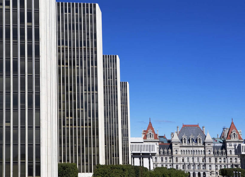 无人,高楼大厦,横图,室外,白天,仰视,度假,办公楼,美景,植物,城市风光,城市,大厦,建筑,摩天大楼,写字楼,纽约,美国,阴影,光线,影子,景观,娱乐,树,树木,蓝色,绿色,蓝天,天空,阳光,自然,楼宇,天,享受,休闲,商务楼,景色,放松,生长,晴朗,成长,北美,北美洲,美洲,纽约州,万里无云,帝国之州,帝国州,首府,北亚美利加洲,亚美利加洲,奥尔巴尼,阿尔巴尼,亚柏尼,晴空,晴空万里,彩图,低角度拍摄,大楼,高层建筑,高楼,摩天楼