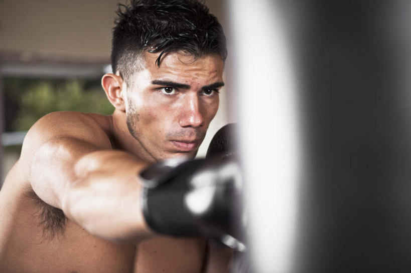 西方人,肌肉,健壮,一个人,拳击手,健身房,站,横图,室内,白天,正面,锻炼,安全,比赛,运动,拳击,欧洲,欧洲人,仅一个男性,仅一个人,朦胧,模糊,防护,拳击手套,注视,运动器械,裸露,仅一个年轻男性,黑色,手套,观察,看,站着,健康,健身器械,活力,力量,观看,青春,保护,察看,强壮,关注,沙袋,裸,保险,健身器材,拳击袋,保全,周全,安稳,安定,防护手套,平安,体育,男人,男性,年轻男性,白种人,拳击家,拳击运动员,站立,半身,彩图,健身,健身馆,运动器材