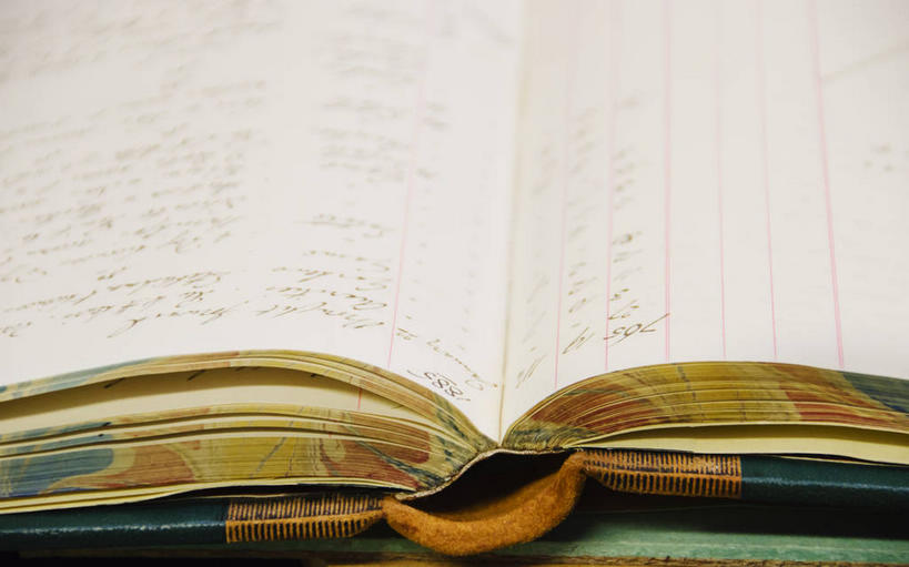 无人,横图,俯视,室内,特写,白天,桌面,桌子,静物,古老,破旧,陈旧,木制,记事本,一个,本子,笔记本,木制品,打开,翻开,摄影,影棚,单个,日记,陈腐,彩图,高角度拍摄,影棚拍摄,拍摄,日志