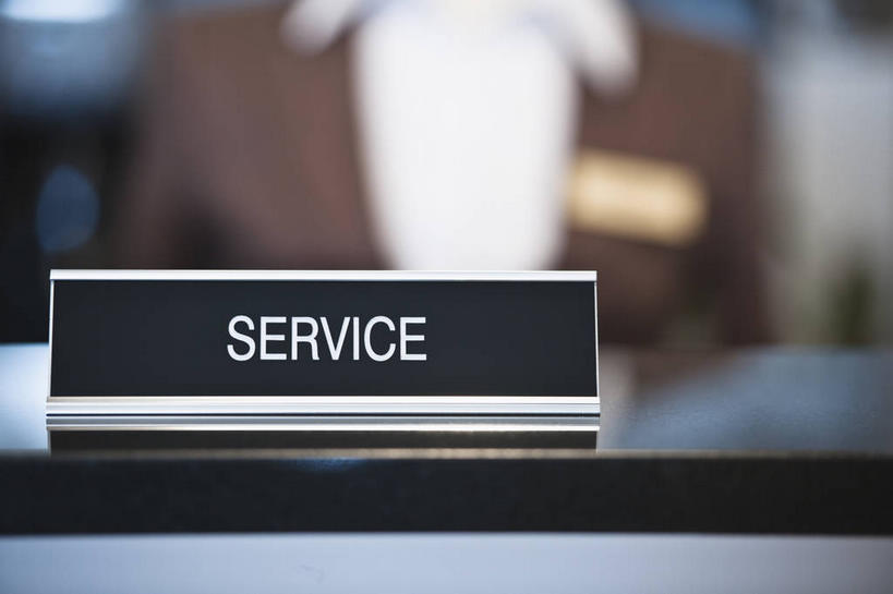 无人,前台,横图,室内,特写,白天,正面,桌子,指示牌,静物,阴影,朦胧,模糊,反射,英文,标志,文字,影子,字符,字母,办公桌,大理石,标识,服务台,英文字母,大理石制品,彩图,帮助台,呼叫台