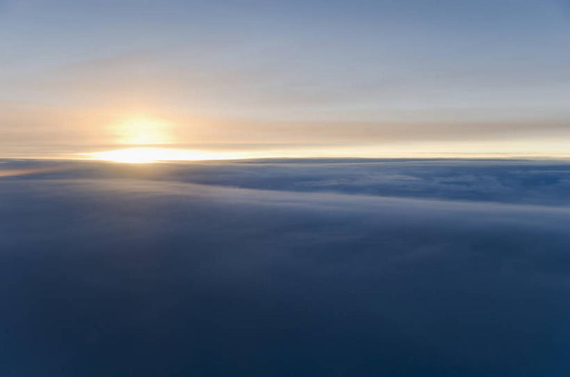 无人,横图,室外,白天,正面,日出,美景,太阳,阴影,光线,影子,地平线,景观,云,云朵,辽阔,地面,朝霞,晨曦,黎明,云彩,白云,阳光,自然,广阔,景色,一望无际,自然风光,延伸,天地相交,无边无际,一马平川,朝阳,彩图,卯时,破晓,日始