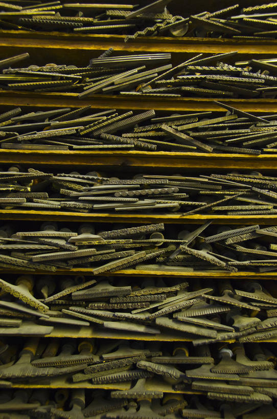 无人,竖图,室内,特写,白天,正面,机器,静物,一排,许多,整齐,印刷,木制,工具,很多,设备,架子,排列,木制品,机械,古董,队列,古玩,印刷机,复制,彩图,印版,印刷设备