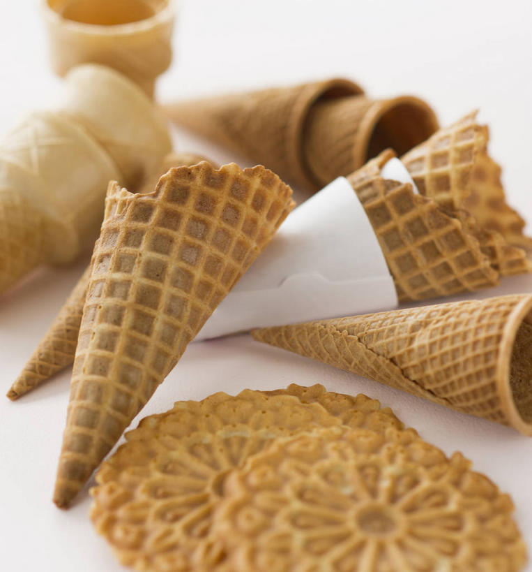 无人,竖图,俯视,室内,特写,白天,白色背景,一堆,许多,阴影,堆叠,堆积,反射,影子,很多,摄影,影棚,堆,华夫饼,窝夫,格子饼,华夫,格仔饼,压花蛋饼,彩图,高角度拍摄,影棚拍摄,拍摄