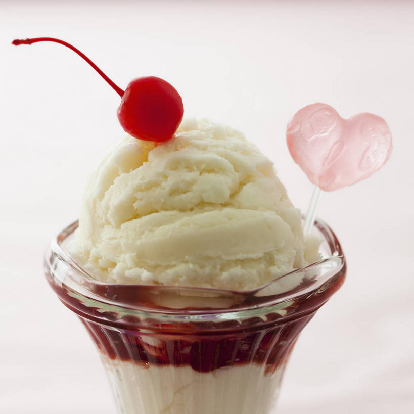 无人,方图,俯视,室内,特写,白天,爱情,餐桌,桌子,樱桃,杯子,水果,阴影,爱心,新鲜,反射,影子,生食,食品,冰激凌,果实,浪漫,清凉,玻璃制品,食物,一个,红色,水杯,冷饮,舒服,温暖,温馨,心形,冰淇淋,恩爱,有机食品,绿色食品,单个,餐台,解暑,和睦,解渴,雪糕,舒爽,冰糕,消暑,心型,玻璃杯,樱珠,莺桃,英桃,楔桃,牛桃,荆桃,彩图,高角度拍摄,融洽