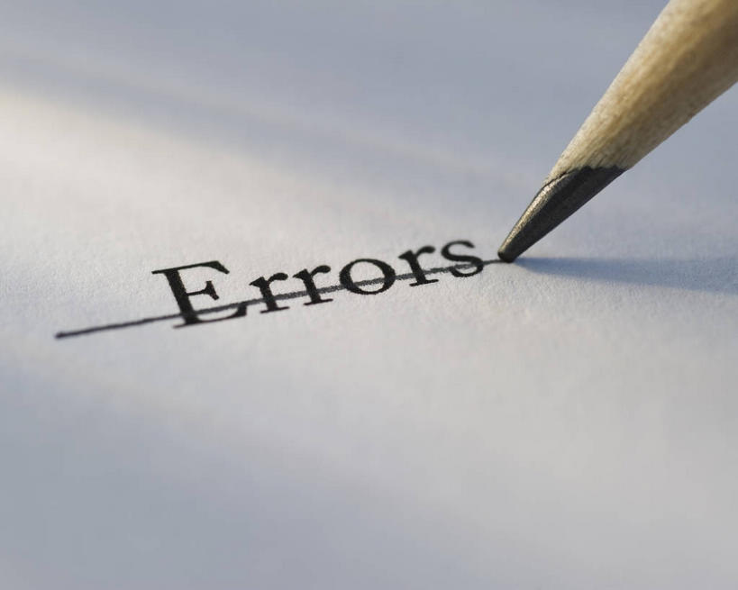 无人,横图,俯视,室内,特写,白天,白色背景,拒绝,桌面,桌子,静物,阴影,反射,英文,笔,标志,文字,影子,字符,字母,办公用品,标识,文具,铅笔,学习用品,摄影,影棚,英文字母,文具用品,一支,彩图,高角度拍摄,影棚拍摄,拍摄