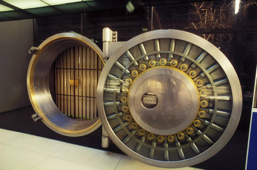 无人,银行,横图,室内,白天,正面,安全,阴影,反射,影子,防护,锁,箱子,保险箱,密码锁,保护,保险,私密,保全,周全,安稳,安定,防盗,平安,彩图,号码锁