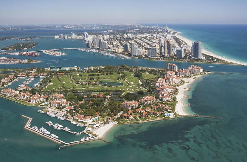 无人,高楼大厦,横图,俯视,航拍,室外,白天,度假,海浪,海洋,美景,城市风光,标志建筑,城市,大厦,地标,建筑,摩天大楼,美国,景观,浪花,水平线,云,云朵,建筑群,辽阔,海平线,云彩,娱乐,建设,蓝色,白云,蓝天,天空,海水,天,享受,休闲,广阔,景色,放松,晴朗,一望无际,北美,北美洲,鸟瞰,美洲,海景,佛罗里达,佛罗里达州,迈阿密,佛州,阳光州,北亚美利加洲,亚美利加洲,无边无际,一马平川,大海,风浪,海,海水的波动,近岸浪,涌浪,晴空,彩图,高角度拍摄,大楼,高层建筑,高楼,摩天楼,县治,戴德县,迈阿密.戴德县,水天相接,水天一线