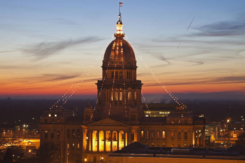 无人,高楼大厦,横图,室外,白天,正面,度假,美景,日落,城市风光,标志建筑,城市,大厦,地标,建筑,摩天大楼,美国,阴影,光线,影子,景观,晚霞,霞光,云,云朵,落日,建筑群,灯光,云彩,娱乐,建设,国会大厦,白云,黄昏,享受,休闲,景色,彩霞,放松,北美,北美洲,美洲,伊利诺斯州,首府,伊利诺伊,伊利诺伊州,伊利诺州,议会大厦,议会大楼,州议会大厦,州政府,州会议厅,林肯之地,北亚美利加洲,亚美利加洲,斯普林菲尔德,春田市,夕照,薄暮,夕阳,彩图,傍晚,大楼,高层建筑,高楼,摩天楼,斜阳