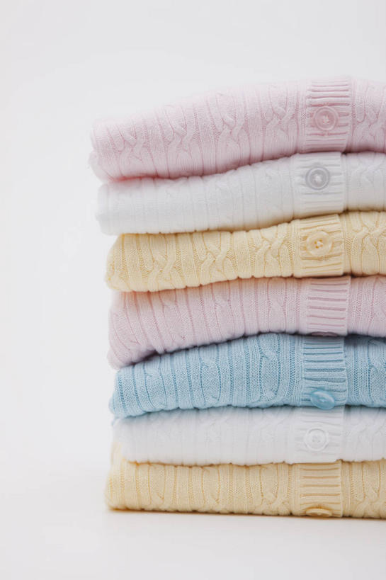 无人,竖图,彩色,室内,特写,白天,白色背景,正面,毛衣,静物,一排,许多,整齐,很多,排列,摄影,影棚,堆,五颜六色,色彩斑斓,队列,五彩缤纷,线衫,五彩斑斓,五光十色,毛线衣,绒线衣,彩图,影棚拍摄,绒衣,套衫,套头毛衣,线衣,拍摄