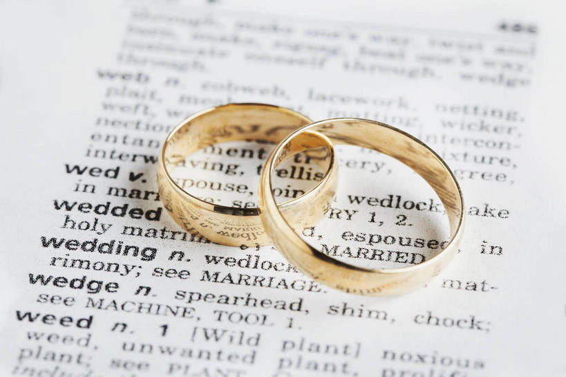 无人,横图,俯视,室内,特写,白天,爱情,婚礼,快乐,静物,两枚,阴影,庆祝,反射,英文,标志,文字,影子,字符,字母,结婚,浪漫,标识,装饰品,戒指,饰品,首饰,喜庆,金色,恩爱,摄影,影棚,纪念,英文字母,信物,权利,手饰,彩图,高角度拍摄,影棚拍摄,高兴,拍摄